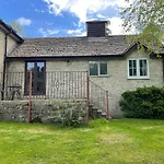 Nethercote Cottage, Kingsize Bed, Seven Springs Cottages