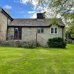 Nethercote Cottage, Kingsize Bed, Seven Springs Cottages